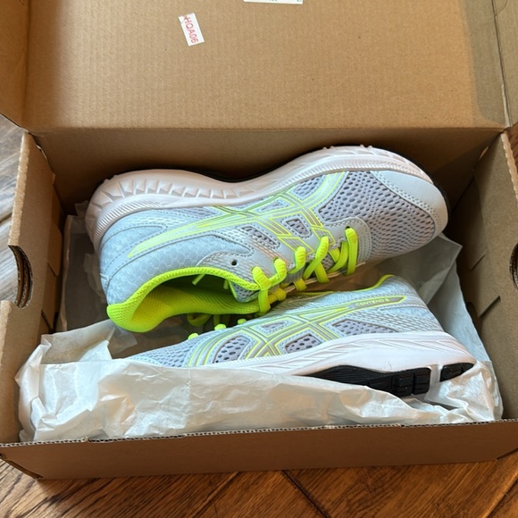 NWT and in box Kids Contend 6 GS ASICS in soft sky/pure silver size 1 1/2 - Picture 6 of 6